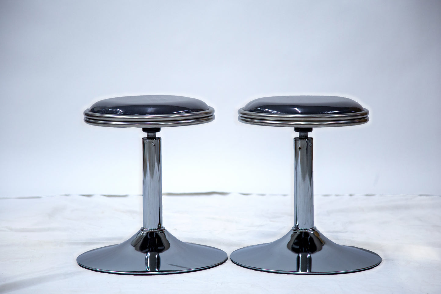 Full-sized Cocktail Table Arcade Game with 456 Classic and Golden Age Games with Trackball